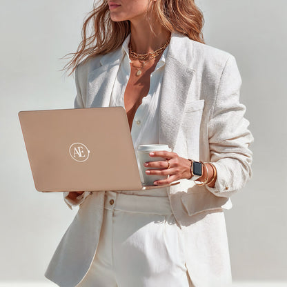 NEA_Working_girl_large.jpg__PID:10d0e76b-0f9b-4850-8462-d5b4de10dbfe